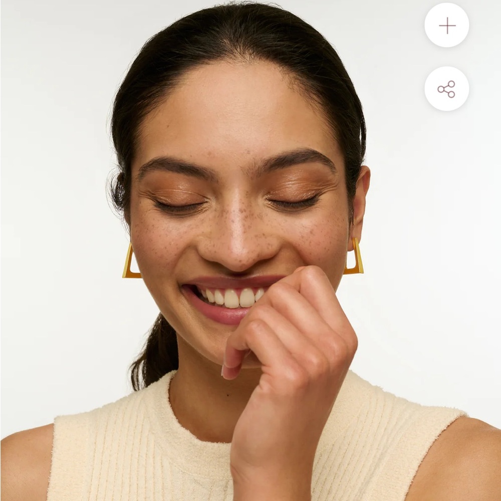 Spells of Love ‘Alia’ Yellow Gold Hoops ASO Catherine, Princess of Wales - Picture 3 of 14